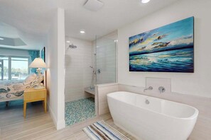Shower, hair dryer, towels - Waterfront dream - heated infinity pool & therapeutic spa, sunset views & office (Cape Coral)