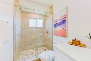 Shower, towels - Fully updated, canal-front home with pool, W/D, and central AC - great location (Cape Coral)