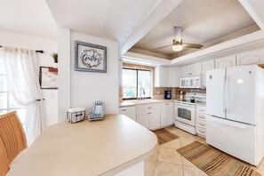 Fridge, microwave, oven, stovetop - Water-view home with enclosed private pool, grill, scenic balcony, AC & W/D (Cape Coral)