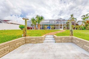 Property grounds - Water-view home with enclosed private pool, grill, scenic balcony, AC & W/D (Cape Coral)