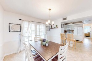 Dining - Water-view home with enclosed private pool, grill, scenic balcony, AC & W/D (Cape Coral)