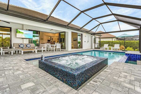 Pool - Newly-built luxury home with private infinity pool, canal views, & washer/dryer (Cape Coral)