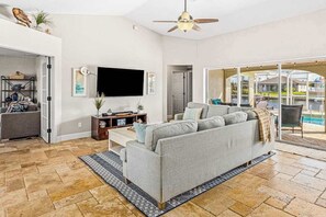 TV, offices - Canal-front home with pool, private dock, kayaks & W/D - snowbirds welcomed (Cape Coral)