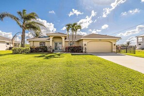 Exterior - Canal-front home with pool, private dock, kayaks & W/D - snowbirds welcomed (Cape Coral)