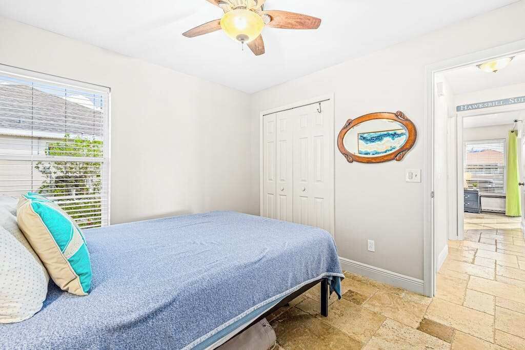 3 habitaciones, escritorio, tabla de planchar con plancha y wifi 