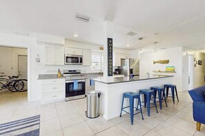 Fridge, microwave, oven, stovetop - Relaxing retreat with private pool, washer/dryer, & family-friendly amenities (Cape Coral)