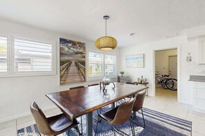 Dining - Relaxing retreat with private pool, washer/dryer, & family-friendly amenities (Cape Coral)