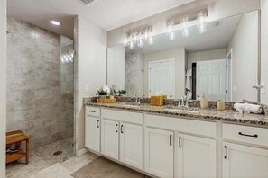 Shower, hair dryer, towels - Quiet home with private pool, hot tub, and plenty of outside space (Cape Coral)