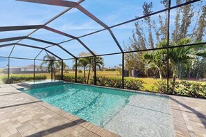 Pool - Quiet home with private pool, hot tub, and plenty of outside space (Cape Coral)
