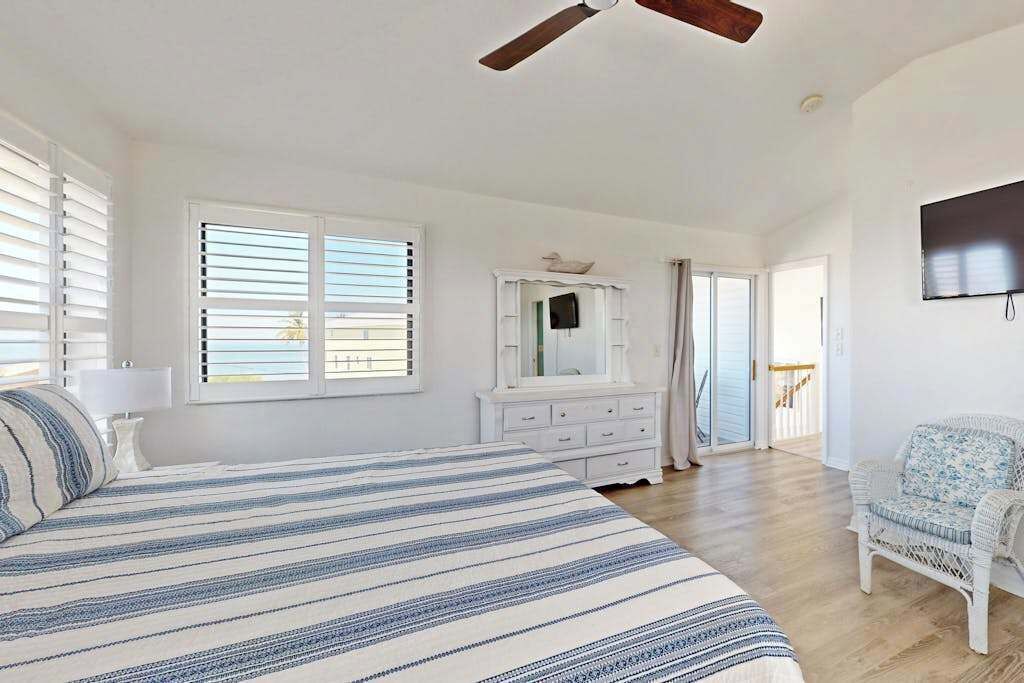 Beautiful Duplex With Private W/d, Wifi, & Close To The Beach - Englewood