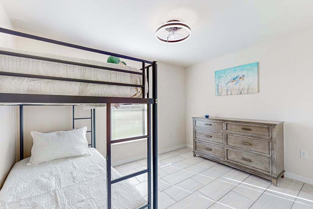 3 slaapkamers, een strijkplank/strijkijzer, wifi, beddengoed