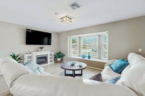 TV, fireplace, offices - Luxurious pool home close to the beach, family friendly with AC and WIFI (Englewood)