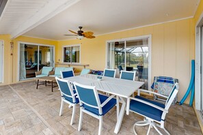 Outdoor dining - Renovated dog-friendly home near beach with private pool, screened lanai, grill (Englewood)
