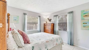2 bedrooms, iron/ironing board, internet, bed sheets