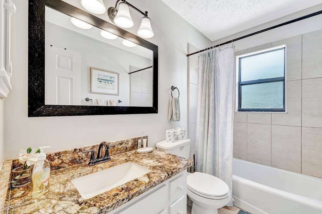 Shower, hair dryer, towels, shampoo