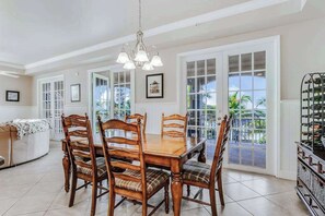 Dining - Family-Friendly, Gulf View Condo w/ Pool - Walk to the Beach (Fort Myers Beach)