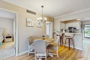 Dining - First-floor condo with shared pool, washer & dryer, beach access (Marco Island)