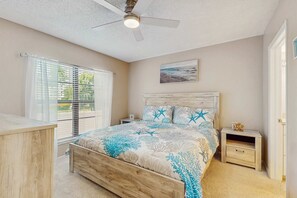 2 bedrooms, iron/ironing board, WiFi, bed sheets - First-floor condo with shared pool, washer & dryer, beach access (Marco Island)