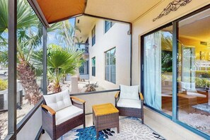 Terrace/patio - First-floor condo with shared pool, washer & dryer, beach access (Marco Island)