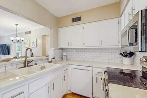 Fridge, microwave, oven, stovetop - First-floor condo with shared pool, washer & dryer, beach access (Marco Island)