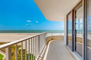 Property grounds - Gulf-front getaway with on-site pool, tennis, putting green, dock, & gym (Marco Island)