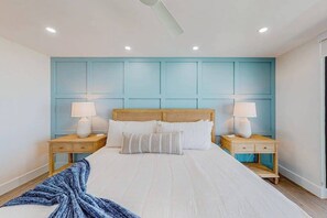2 bedrooms, iron/ironing board, WiFi, bed sheets - Gulf-front getaway with on-site pool, tennis, putting green, dock, & gym (Marco Island)