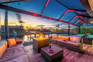 Terrace/patio - Waterfront house with private pool, dock, bikes, firepit, kayak & lanai (Marco Island)