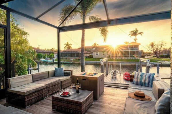 Terrace/patio - Waterfront house with private pool, dock, bikes, firepit, kayak & lanai (Marco Island)