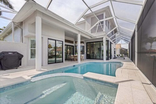 Waterfront home with private heated pool, spa, BBQ, views & bikes