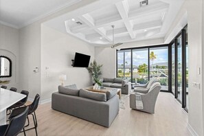 TV, offices - Waterfront home with private heated pool, spa, BBQ, views & bikes (Marco Island)