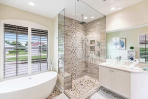 Shower, hair dryer, towels, shampoo - Luxurious, waterfront home with private pool/spa (Marco Island)
