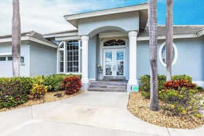 Exterior - Luxurious, waterfront home with private pool/spa (Marco Island)