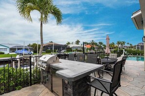 Outdoor dining - Luxurious, waterfront home with private pool/spa (Marco Island)