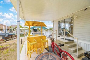 Property grounds - Waterfront home with kayaks, washer/dryer & fast WiFi (Goodland)