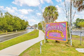 Property grounds - Waterfront home with kayaks, washer/dryer & fast WiFi (Goodland)
