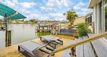 Waterfront home with kayaks, washer/dryer & fast WiFi