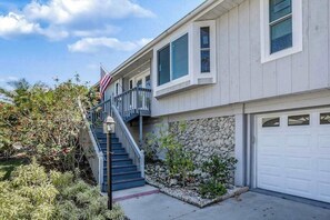 Exterior detail - Canal-front home with private lagoon pool, dock, AC, & W/D - dog-friendly (Marco Island)