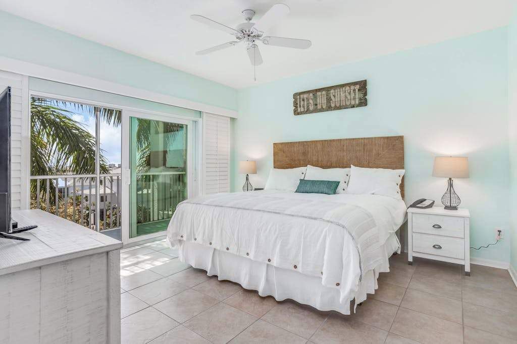 2 bedrooms, iron/ironing board, internet, bed sheets