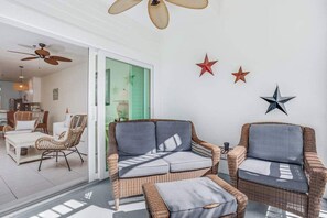 Terrace/patio - Renovated condo with screened balcony, AC, & shared pool/spa/sundeck (Marco Island)