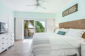 2 bedrooms, iron/ironing board, Internet, bed sheets - Renovated condo with screened balcony, AC, & shared pool/spa/sundeck (Marco Island)