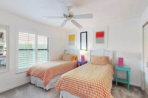 Desk, iron/ironing board, travel cot, WiFi - Stylish Beach Getaway | Private Pool & Alfresco Dining Area | Walk to Beach (Marco Island)