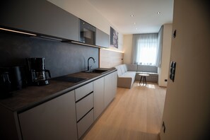 Deluxe Apartment, 2 Bedrooms | Private kitchen
