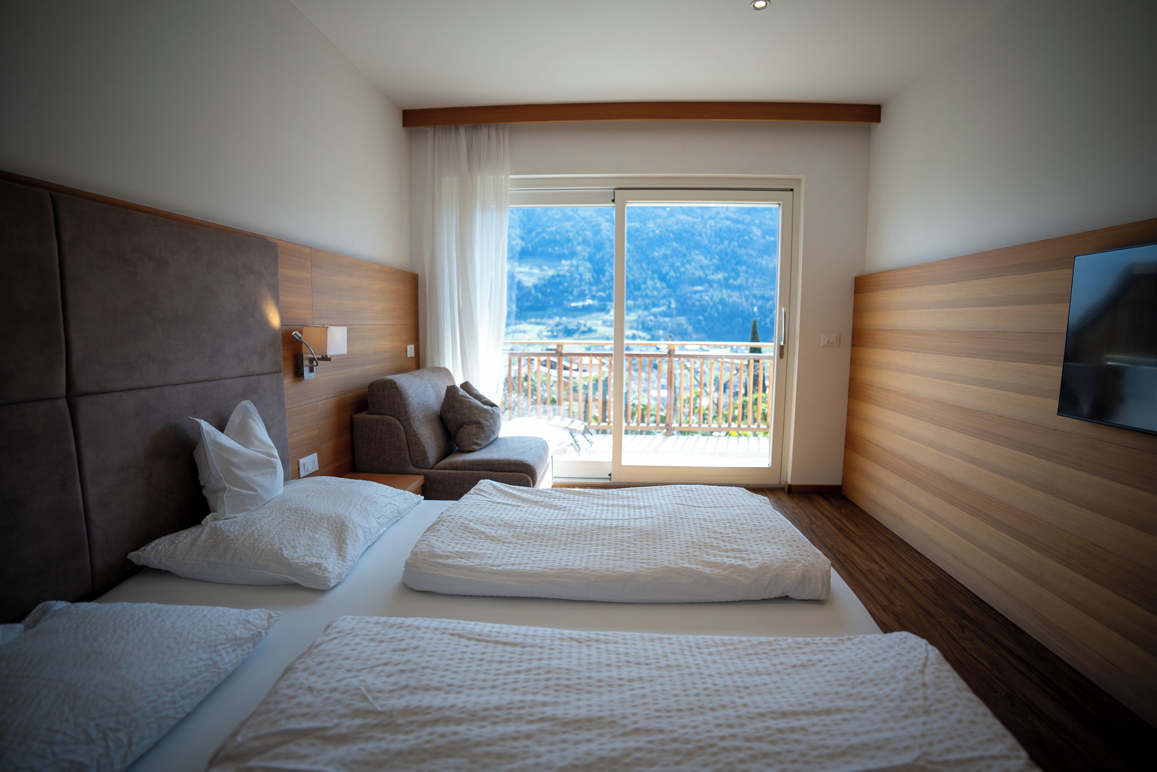 Hypo-allergenic bedding, in-room safe, soundproofing, free WiFi