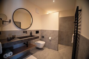 Shower, hair dryer, towels, soap - Residence Oberdorner (Lagundo)