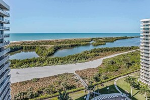 On the beach - Gulf-Front Condo on Tigertail Beach w/ Sunset Views, Balcony, Shared Pool/Tennis (Marco Island)