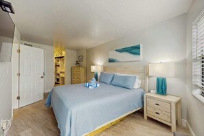 1 bedroom, iron/ironing board, Internet, bed sheets - Third-Floor Condo with Shared Outdoor Pool, Hot Tub, Tennis, W/D, and Free WiFi (Marco Island)