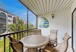Outdoor dining - Third-Floor Condo with Shared Outdoor Pool, Hot Tub, Tennis, W/D, and Free WiFi (Marco Island)