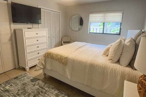 3 bedrooms, desk, iron/ironing board, WiFi