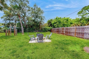 Property grounds - Updated home near beach/golf with private yard, firepit, & home office (Naples)