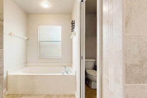 Shower, hair dryer, towels - Relaxing Snowbird-Friendly Retreat Near Golf, Beaches & Outdoor Fun (North Port)